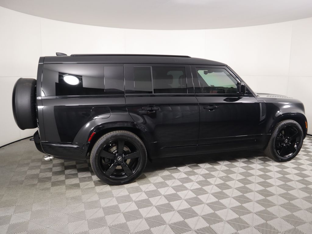 2025 Land Rover Defender 130 V8 photo 2
