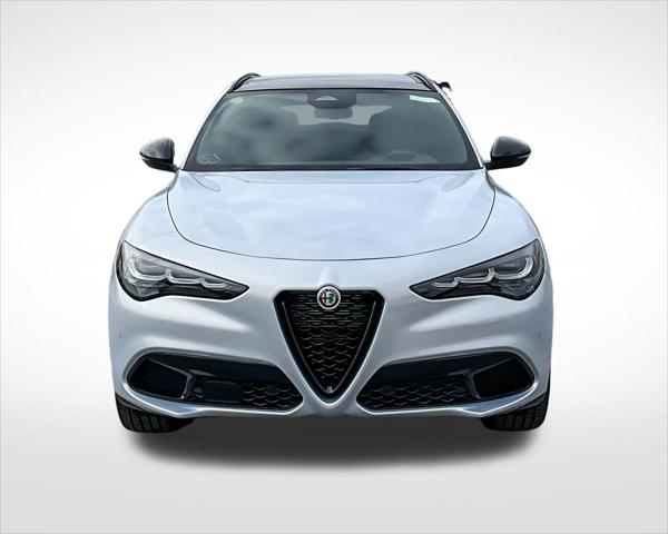 2025 Alfa Romeo Stelvio photo 2