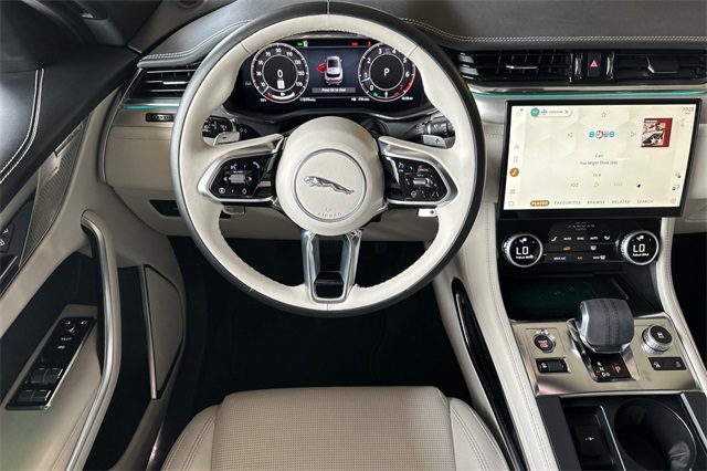 2025 Jaguar F-PACE P250 R-Dynamic S photo 12