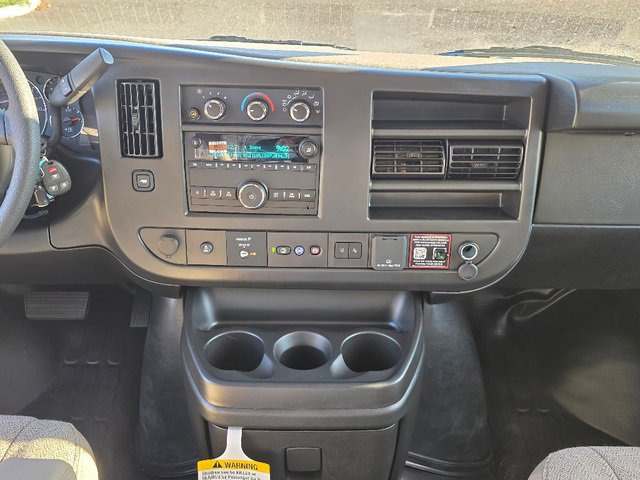 2025 Chevrolet Express Cargo 3500 photo 3