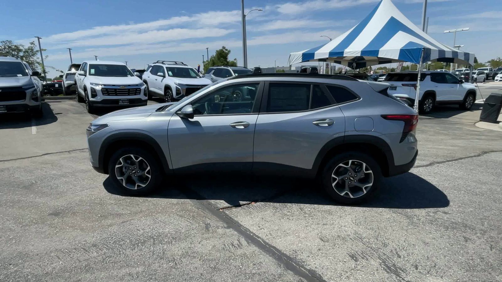 2025 Chevrolet Trax LT photo 36