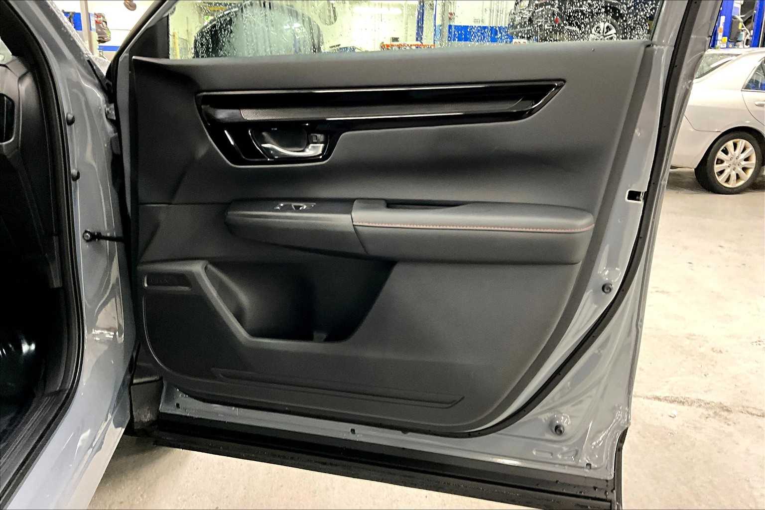 2025 Honda CR-V Hybrid Sport Touring photo 19