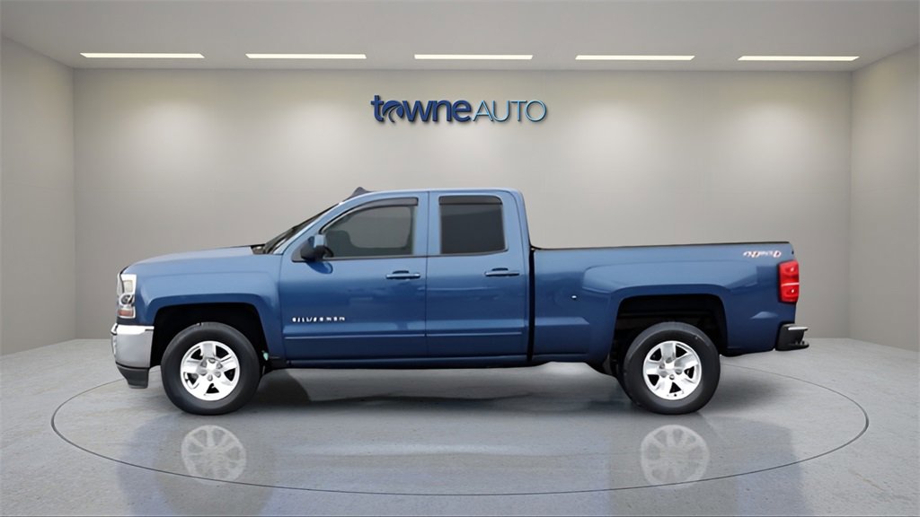 2017 Chevrolet Silverado 1500 LT photo 3