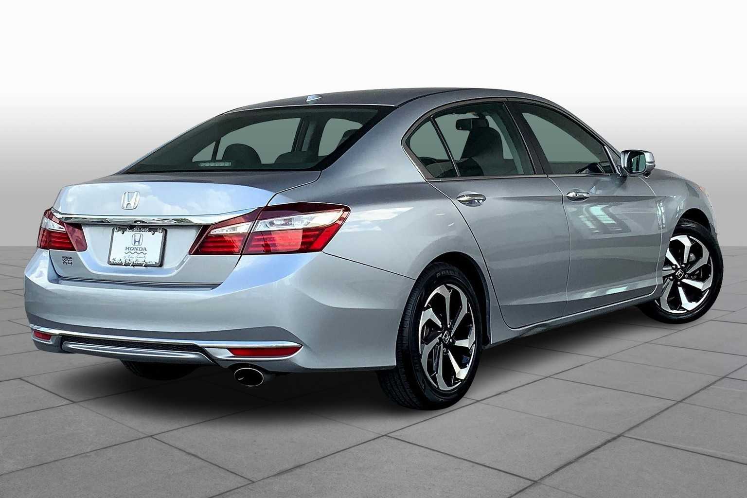 2016 Honda Accord EX-L photo 11