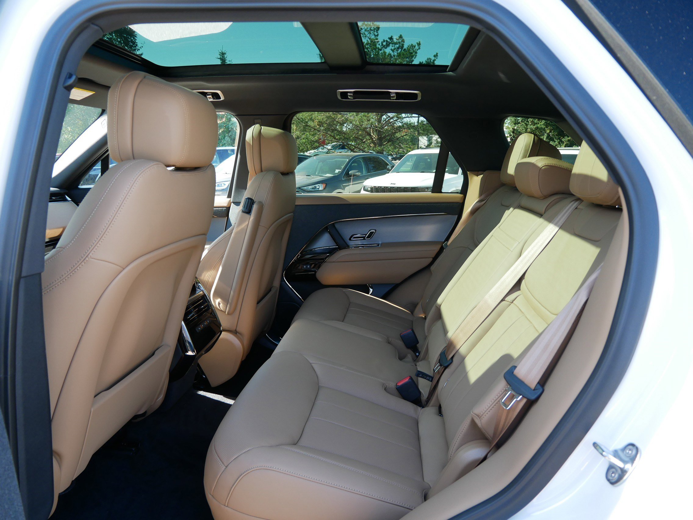 2025 Land Rover Range Rover Sport SE photo 4
