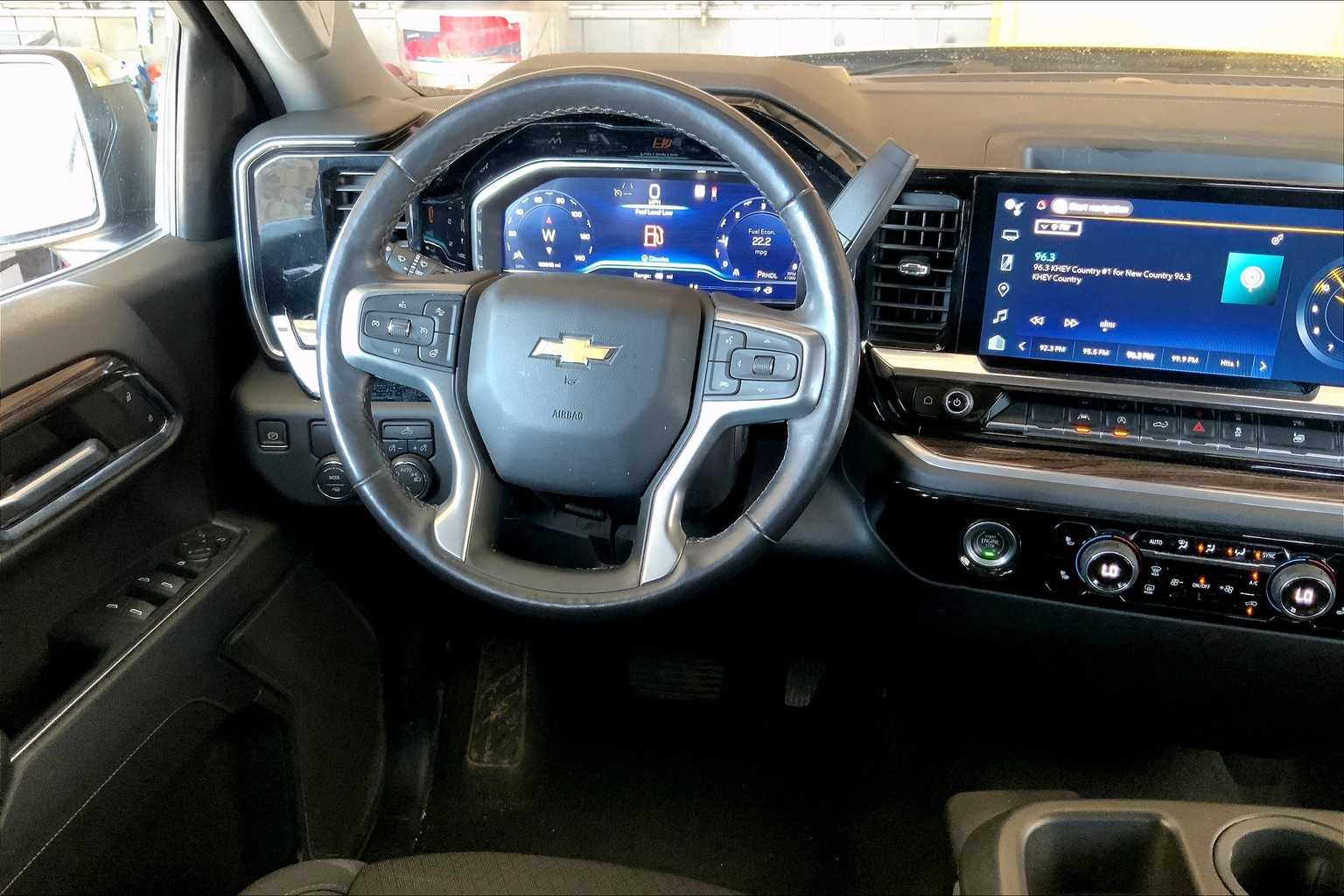 2022 Chevrolet Silverado 1500 LT photo 5
