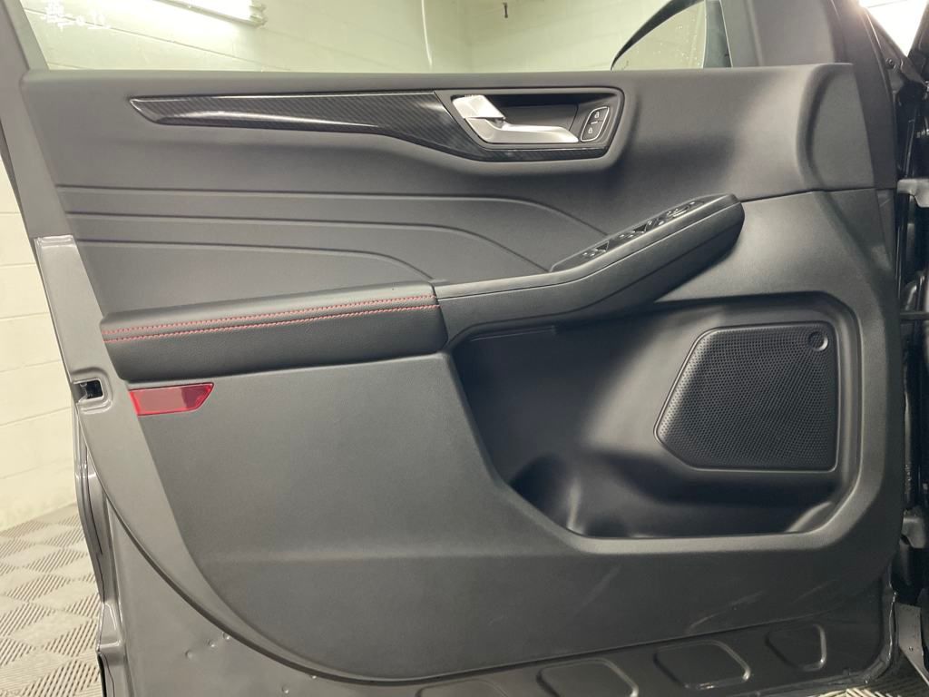 2025 Ford Escape Hybrid ST-Line photo 28