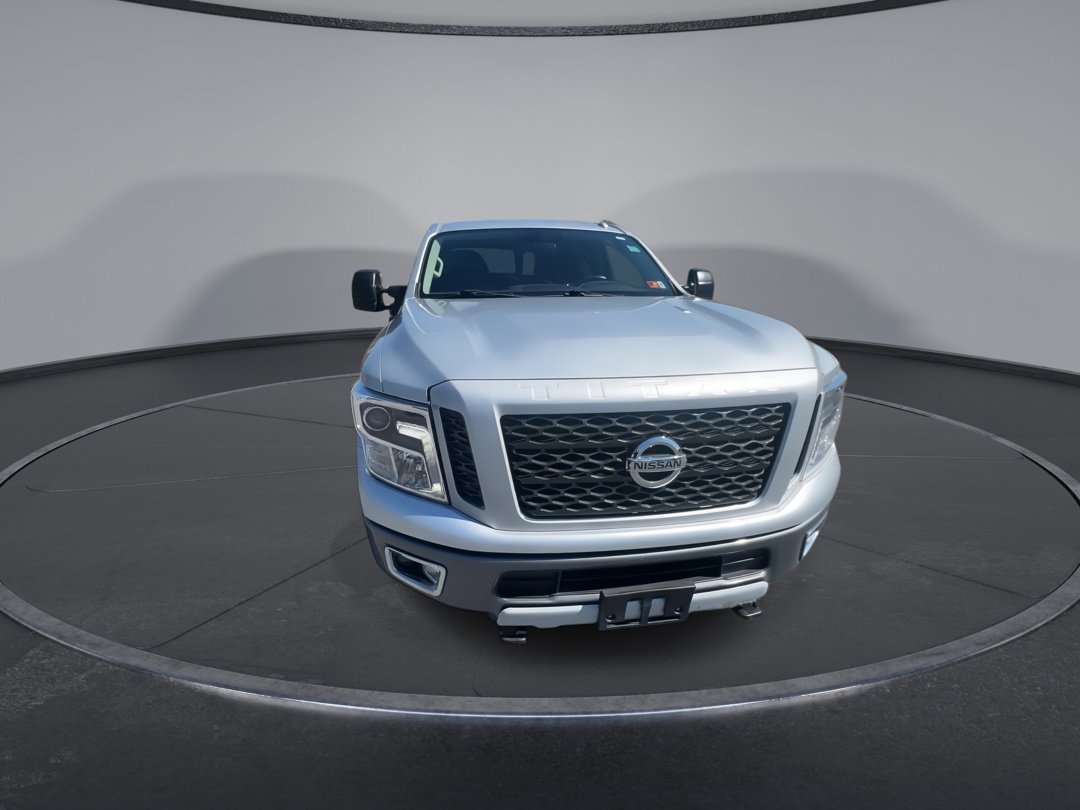 2019 Nissan Titan PRO-4X photo 2