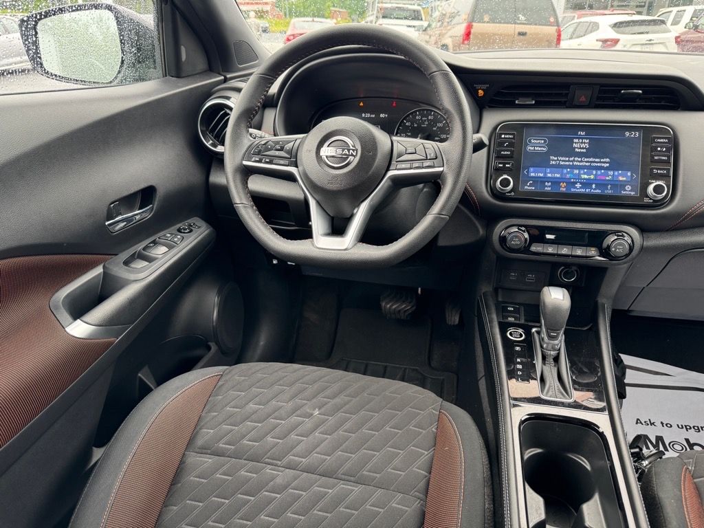 2022 Nissan Kicks SR photo 11