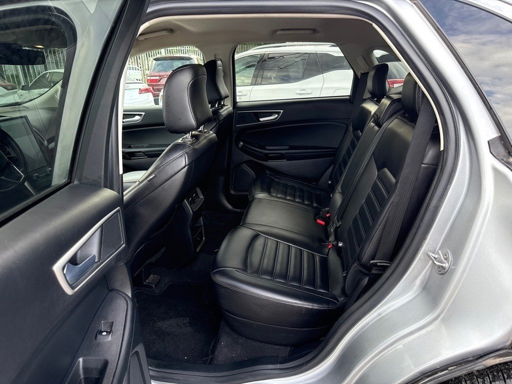 2023 Ford Edge SEL photo 6