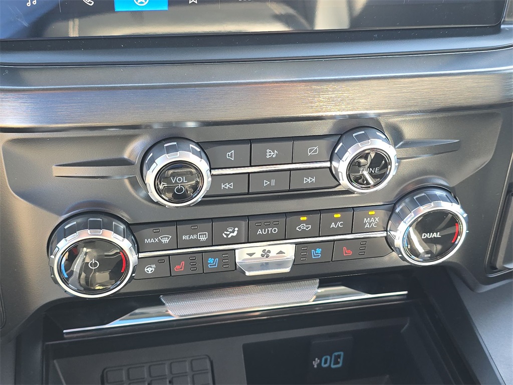 2024 Ford F-250 Lariat photo 18