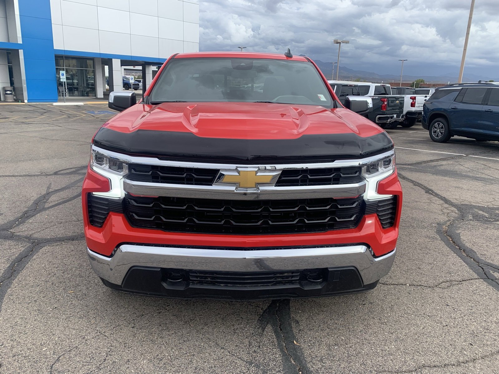 2023 Chevrolet Silverado 1500 LT photo 3