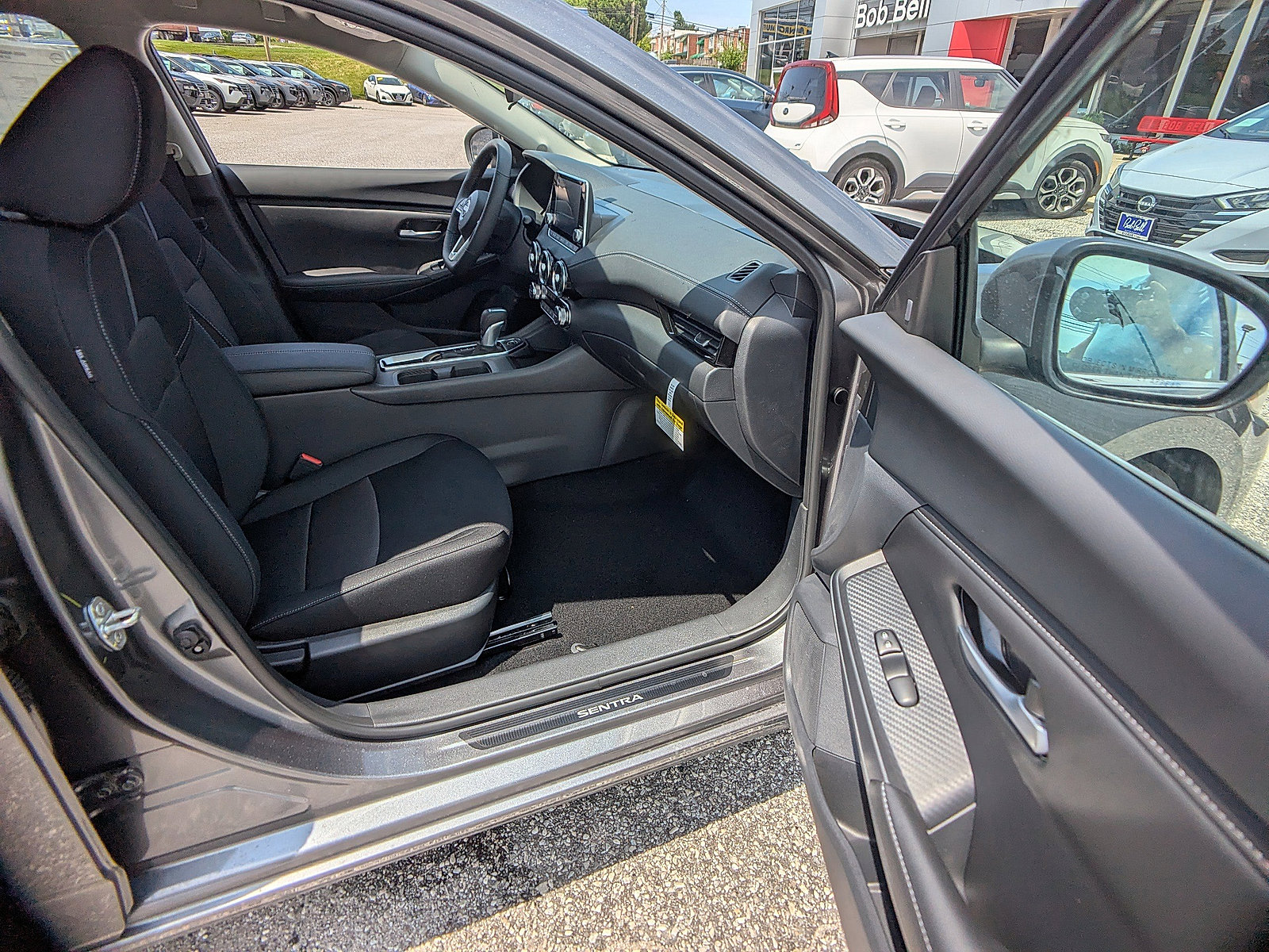 2025 Nissan Sentra SV photo 3