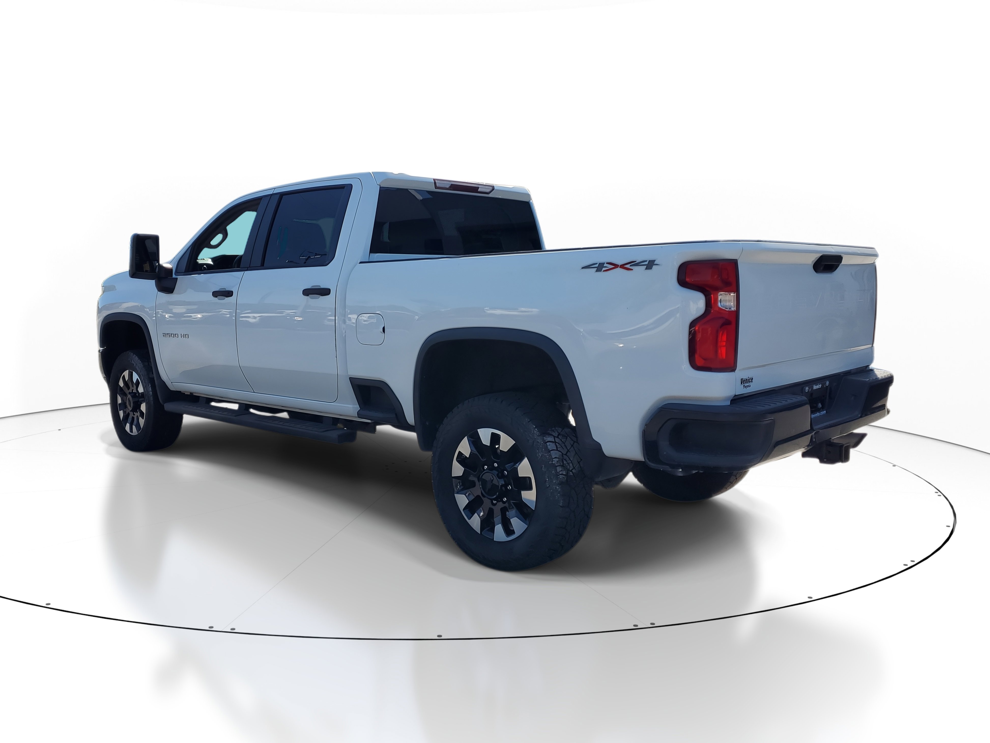 2020 Chevrolet Silverado 2500HD Custom photo 3