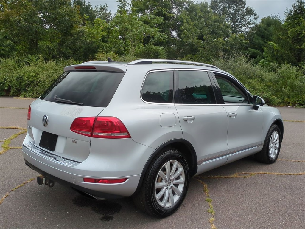 2011 Volkswagen Touareg VR6 FSI photo 3