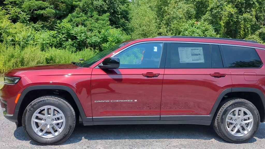 2025 Jeep Grand Cherokee Laredo X photo 2