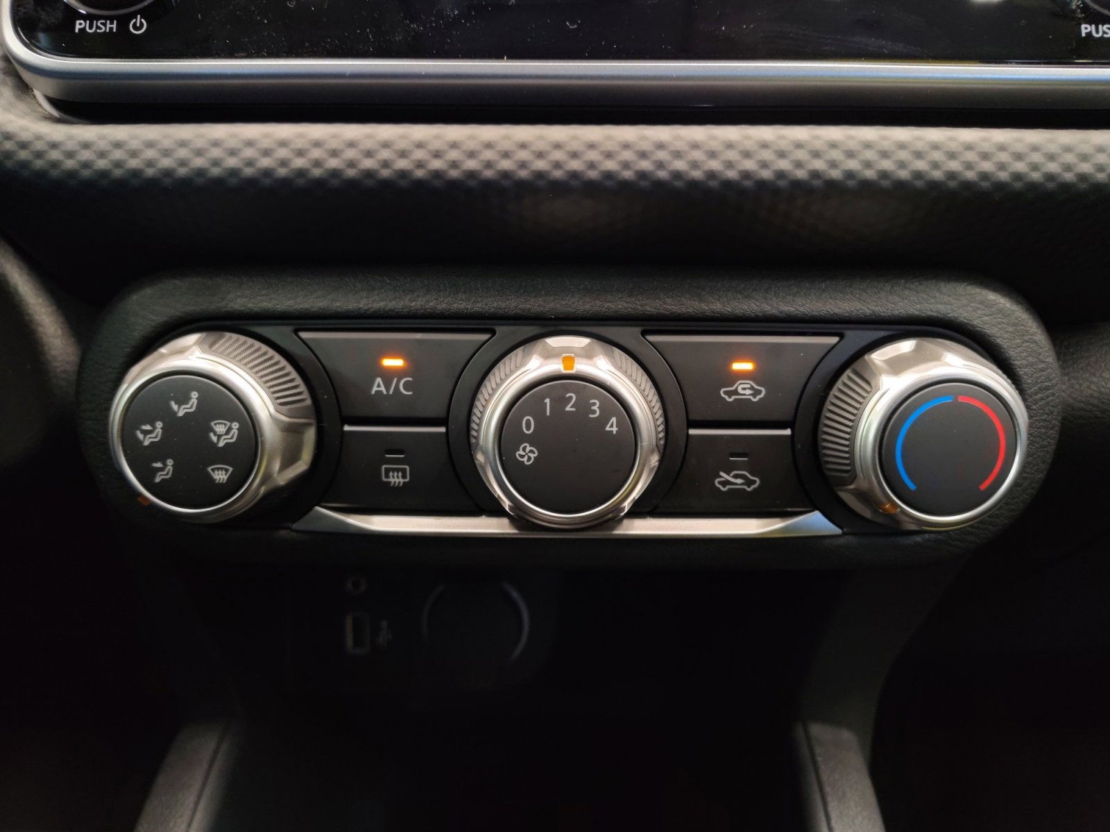 2025 Nissan Kicks Play S photo 15