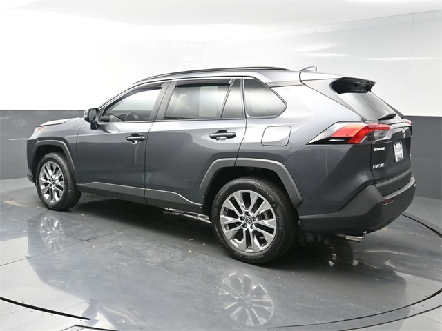 2020 Toyota RAV4 XLE Premium photo 2