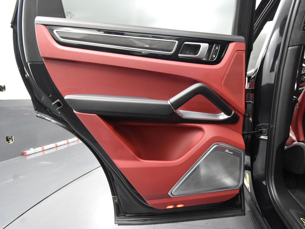 2022 Porsche Cayenne E-Hybrid Turbo S photo 30