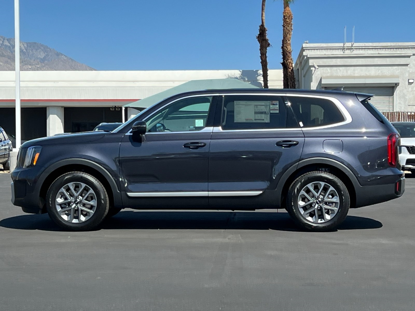 2025 Kia Telluride LX photo 4