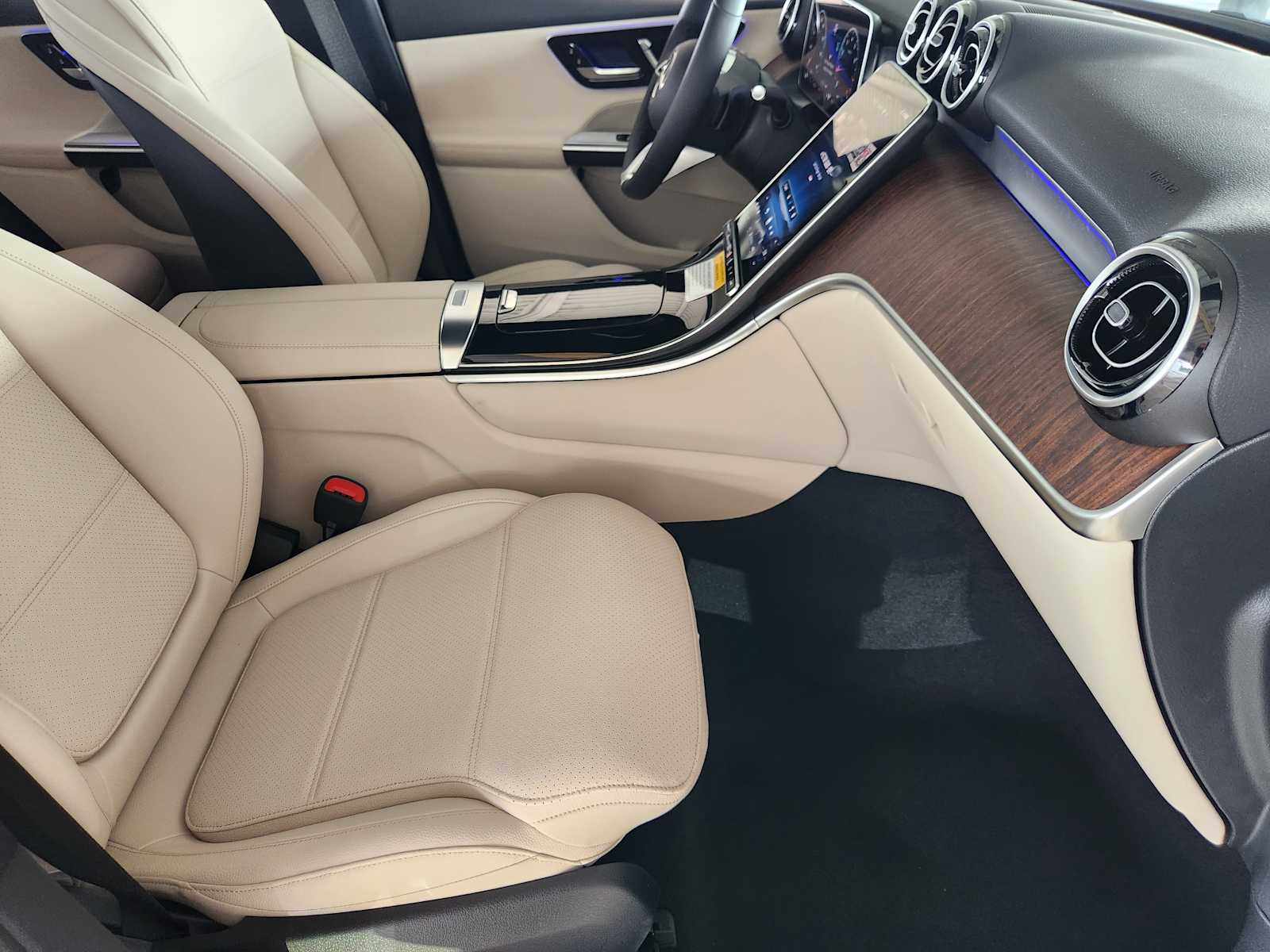 2026 Mercedes Benz GLC 300 photo 9