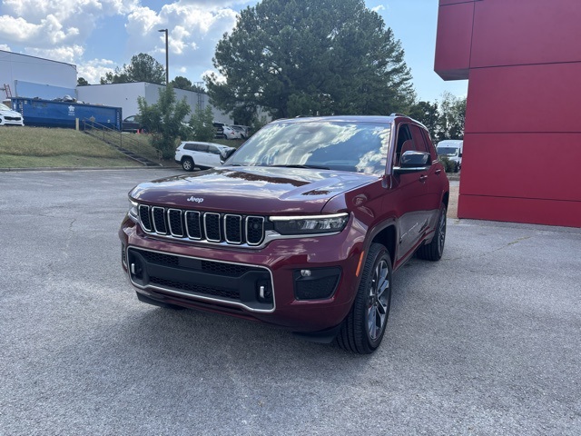 2025 Jeep Grand Cherokee Overland photo 2