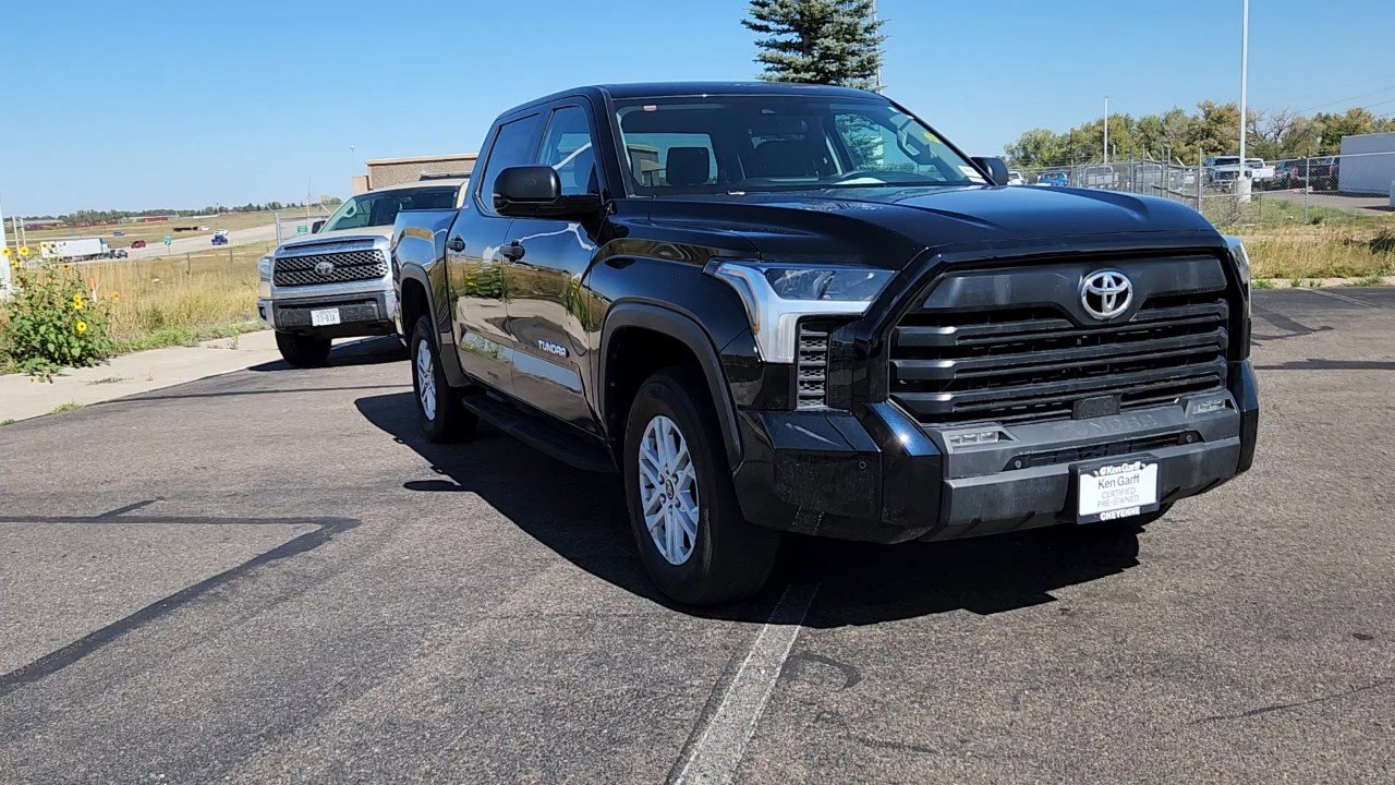 2023 Toyota Tundra SR5 CrewMax photo 4