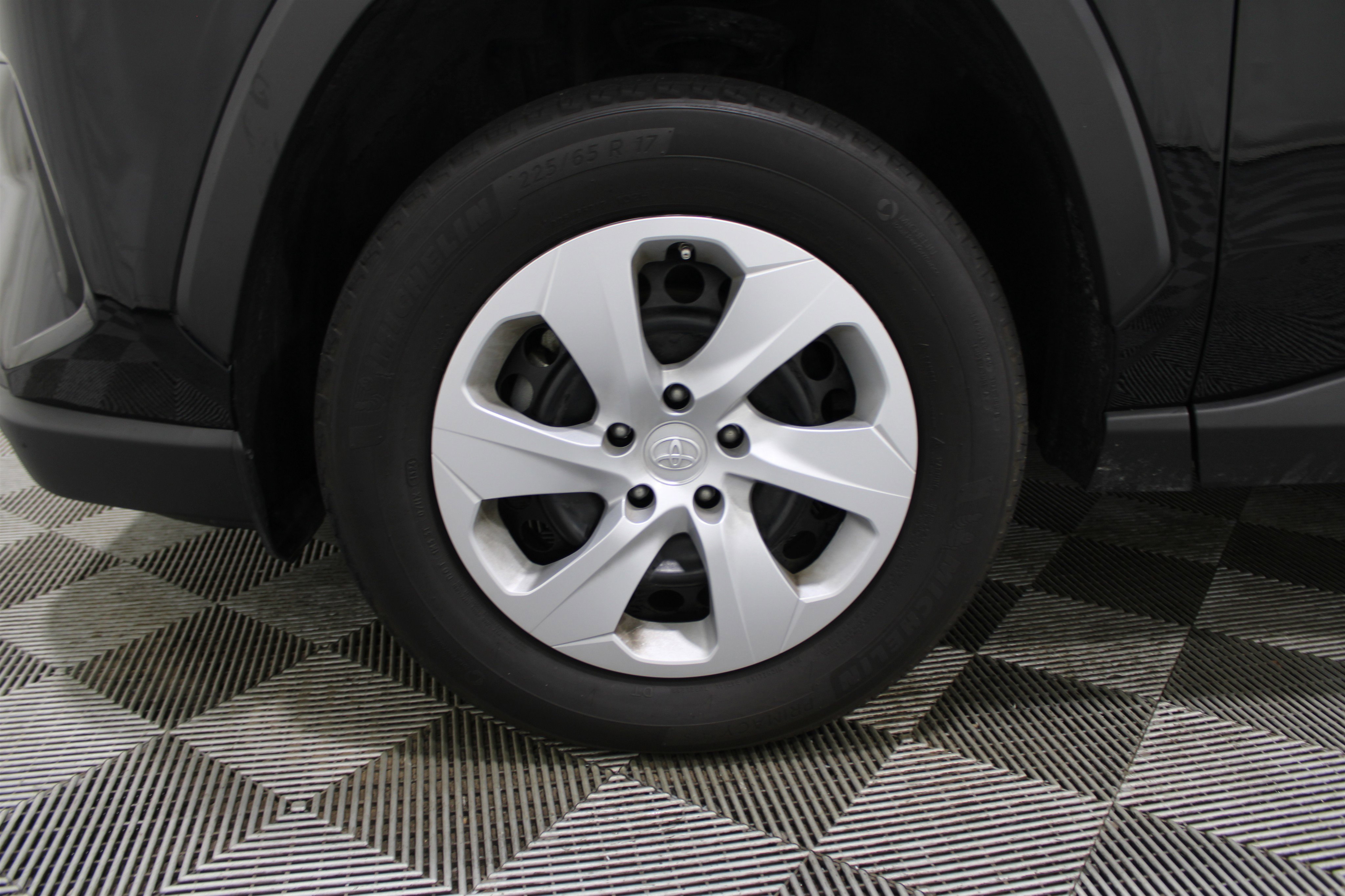 2024 Toyota RAV4 LE photo 15