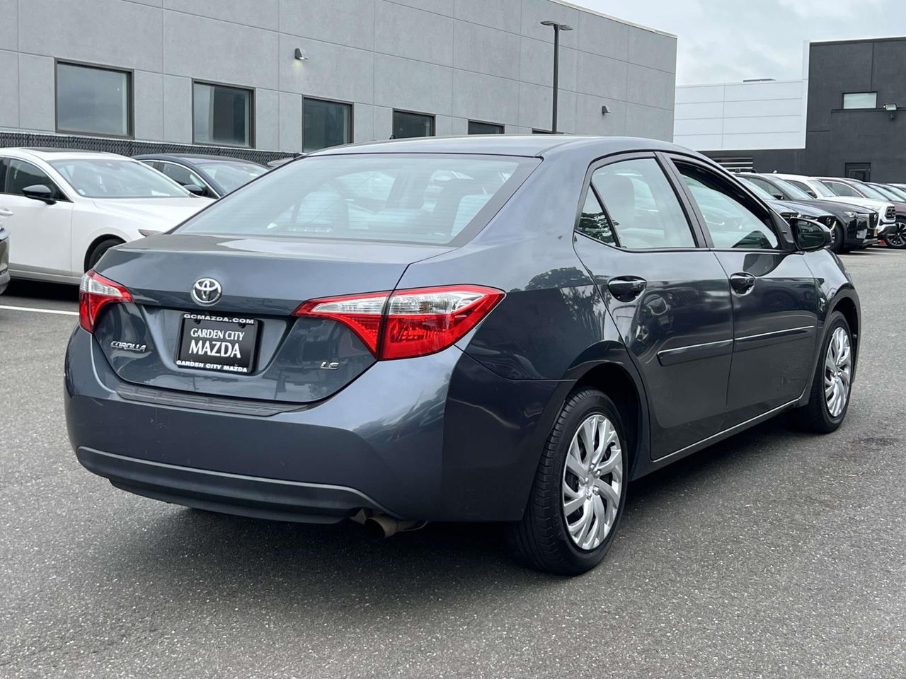 2016 Toyota Corolla LE photo 2