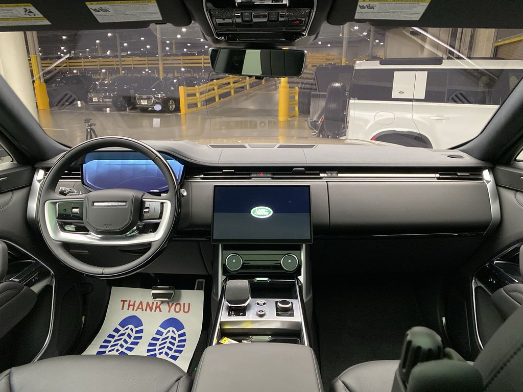 2023 Land Rover Range Rover SE photo 12