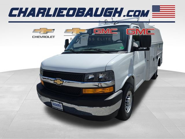 2025 Chevrolet Express Cutaway Base's photo