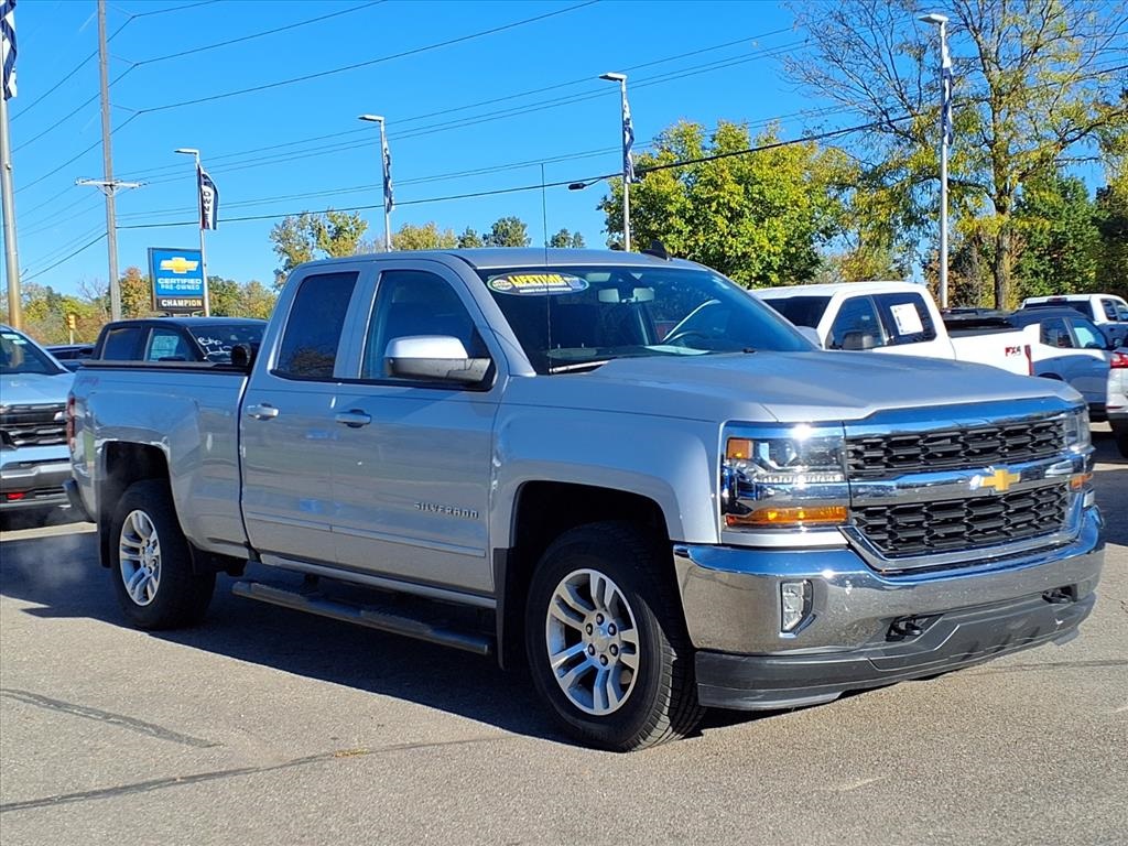 2017 Chevrolet Silverado 1500 LT photo 3