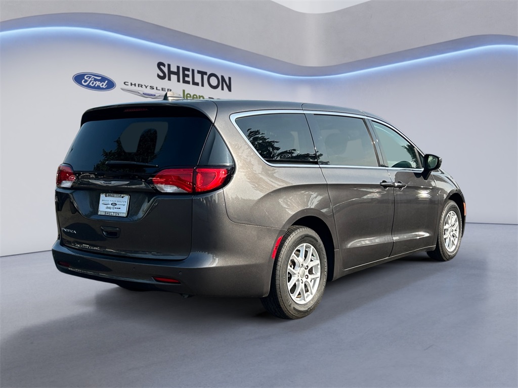 2019 Chrysler Pacifica Touring photo 5