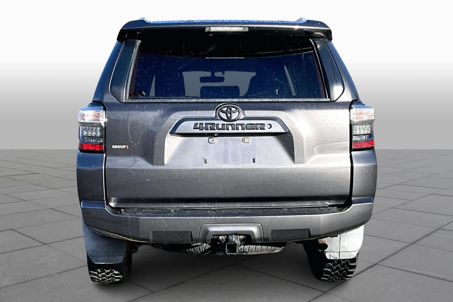 2017 Toyota 4Runner SR5 photo 4