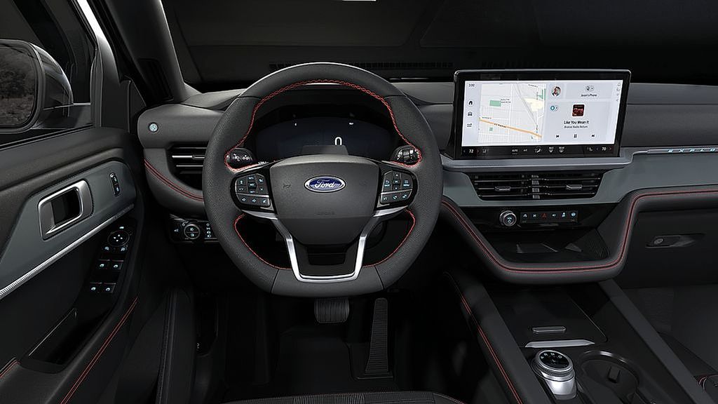 2025 Ford Explorer ST-Line photo 7