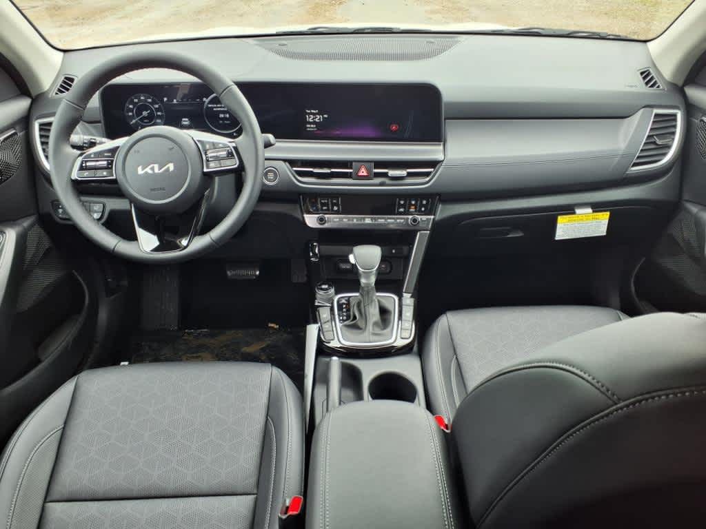 2025 Kia Seltos EX photo 5