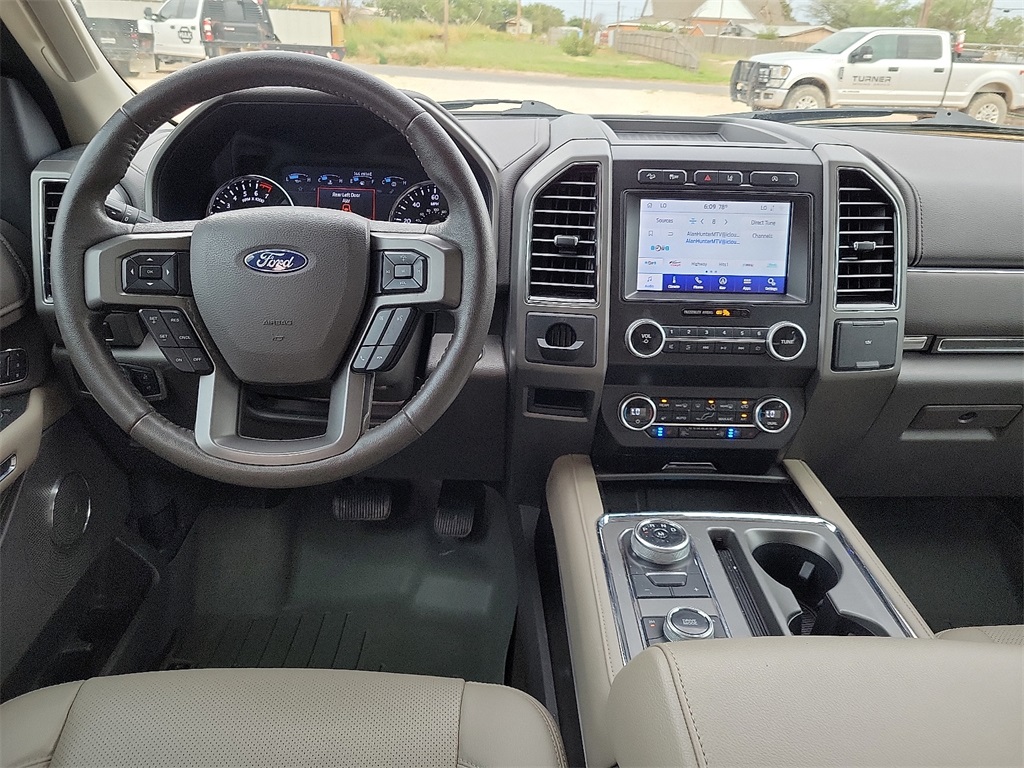 2020 Ford Expedition MAX XLT photo 16