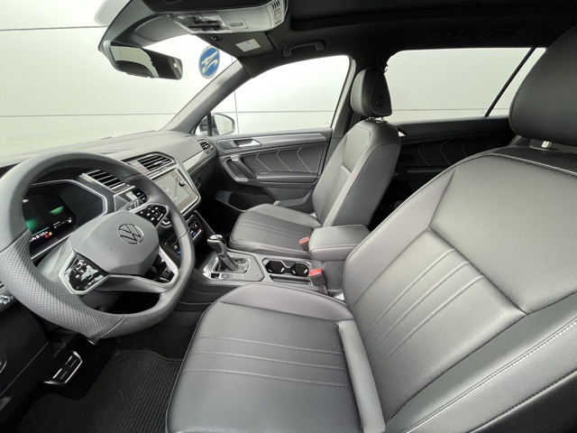 2024 Volkswagen Tiguan SE R-Line Black photo 2