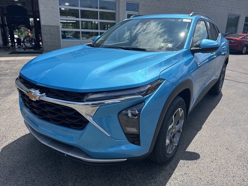 2025 Chevrolet Trax LT photo 7
