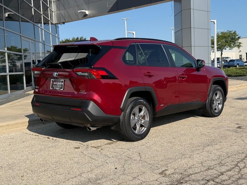 2024 Toyota RAV4 Hybrid XLE photo 2