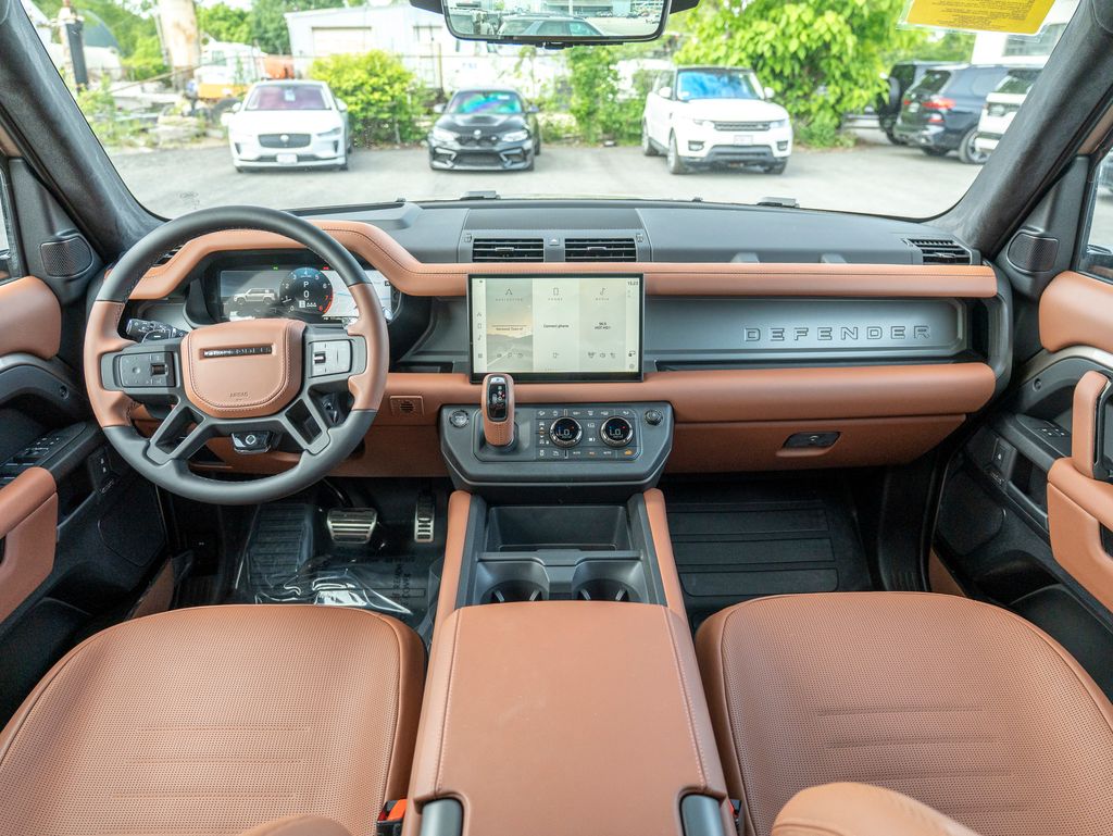2025 Land Rover Defender 110 V8 photo 17