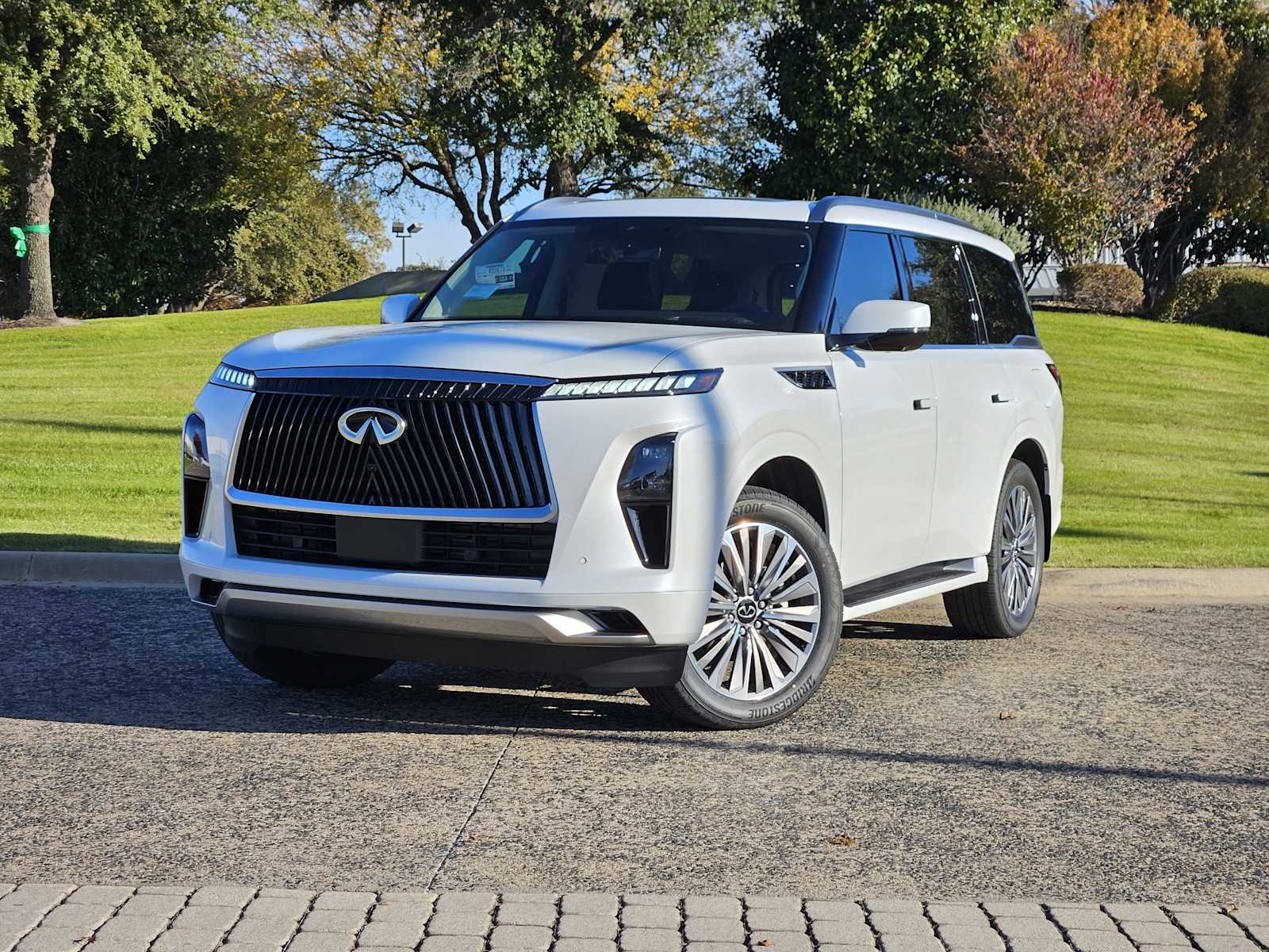 2026 INFINITI QX80 Luxe's photo