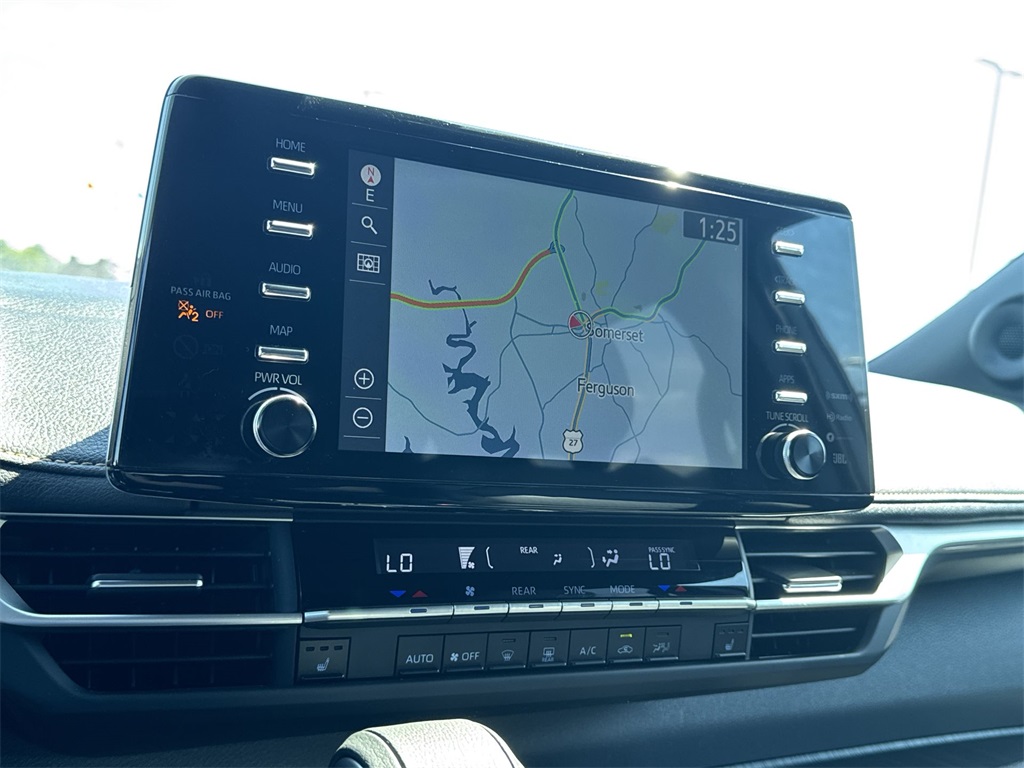2024 Toyota Sienna LE photo 23
