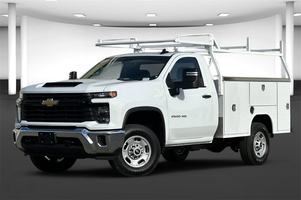 2025 Chevrolet Silverado 2500HD photo 2