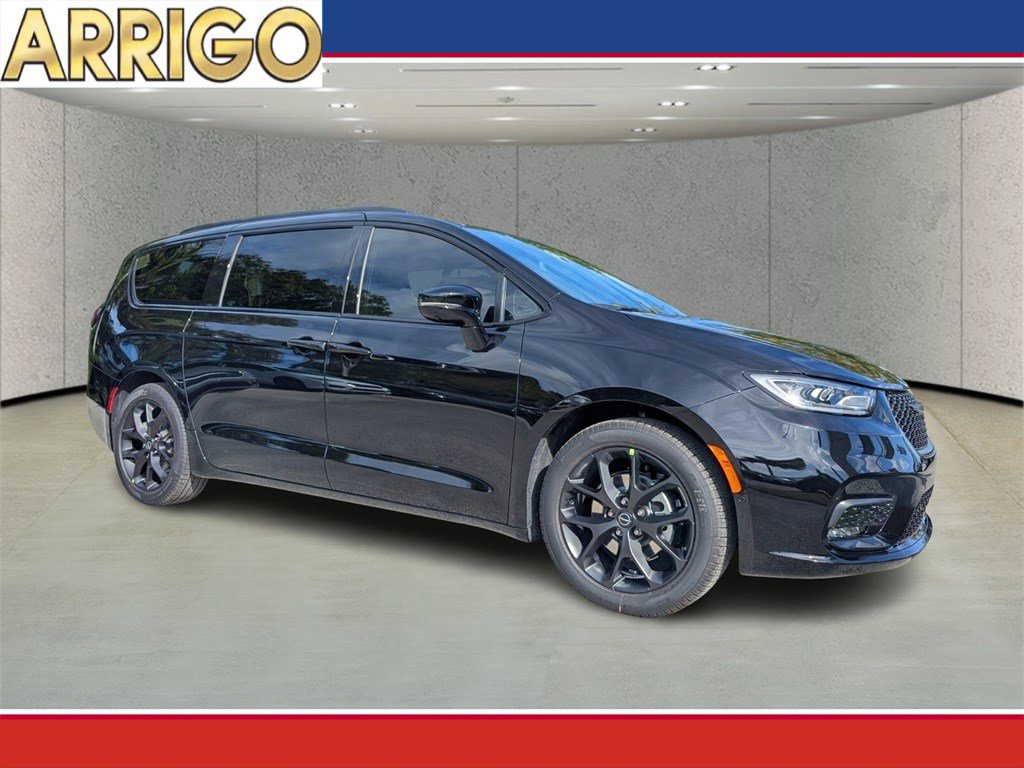 2026 Chrysler Pacifica Select's photo