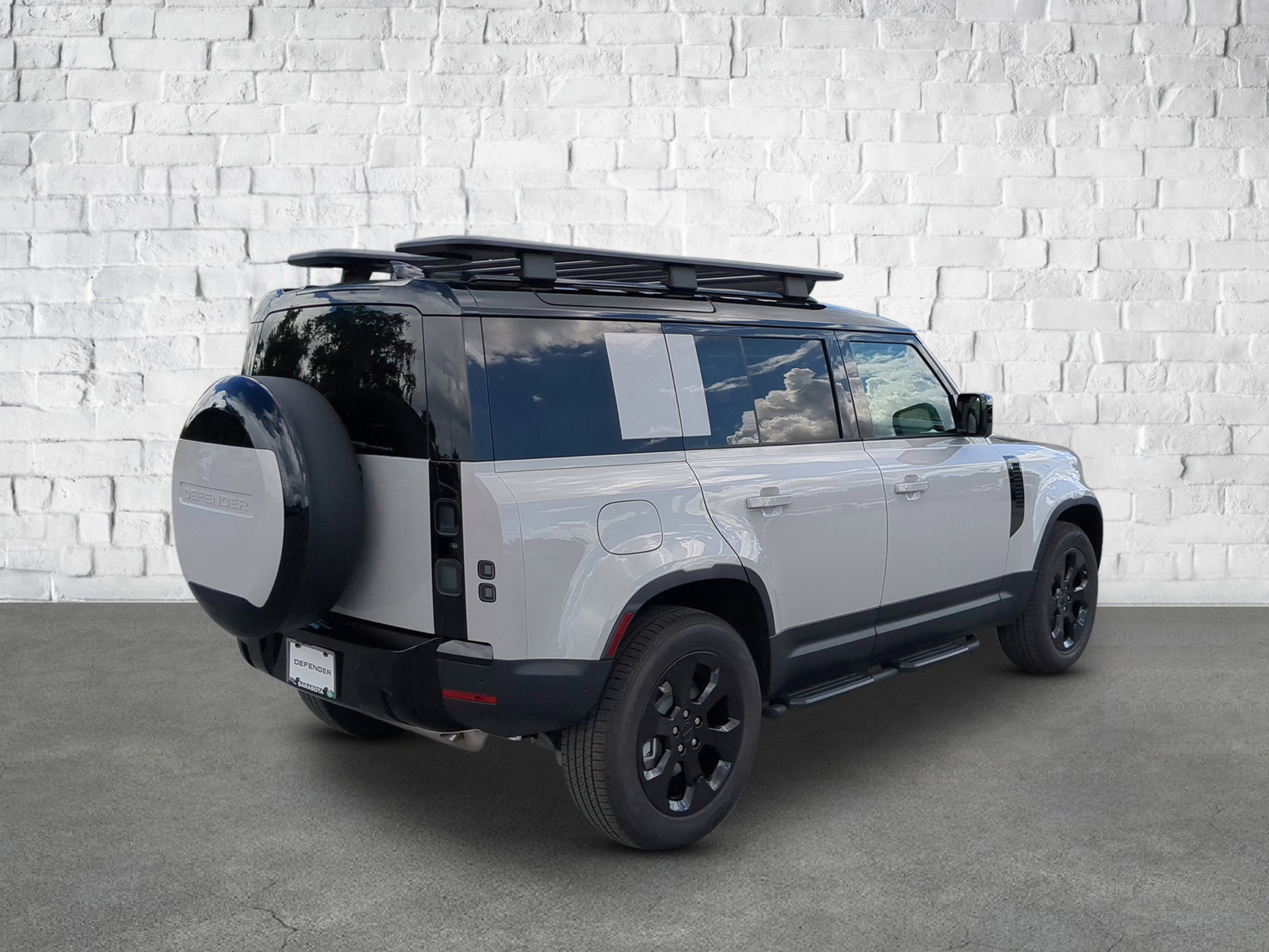 2026 Land Rover Defender 110 S photo 4