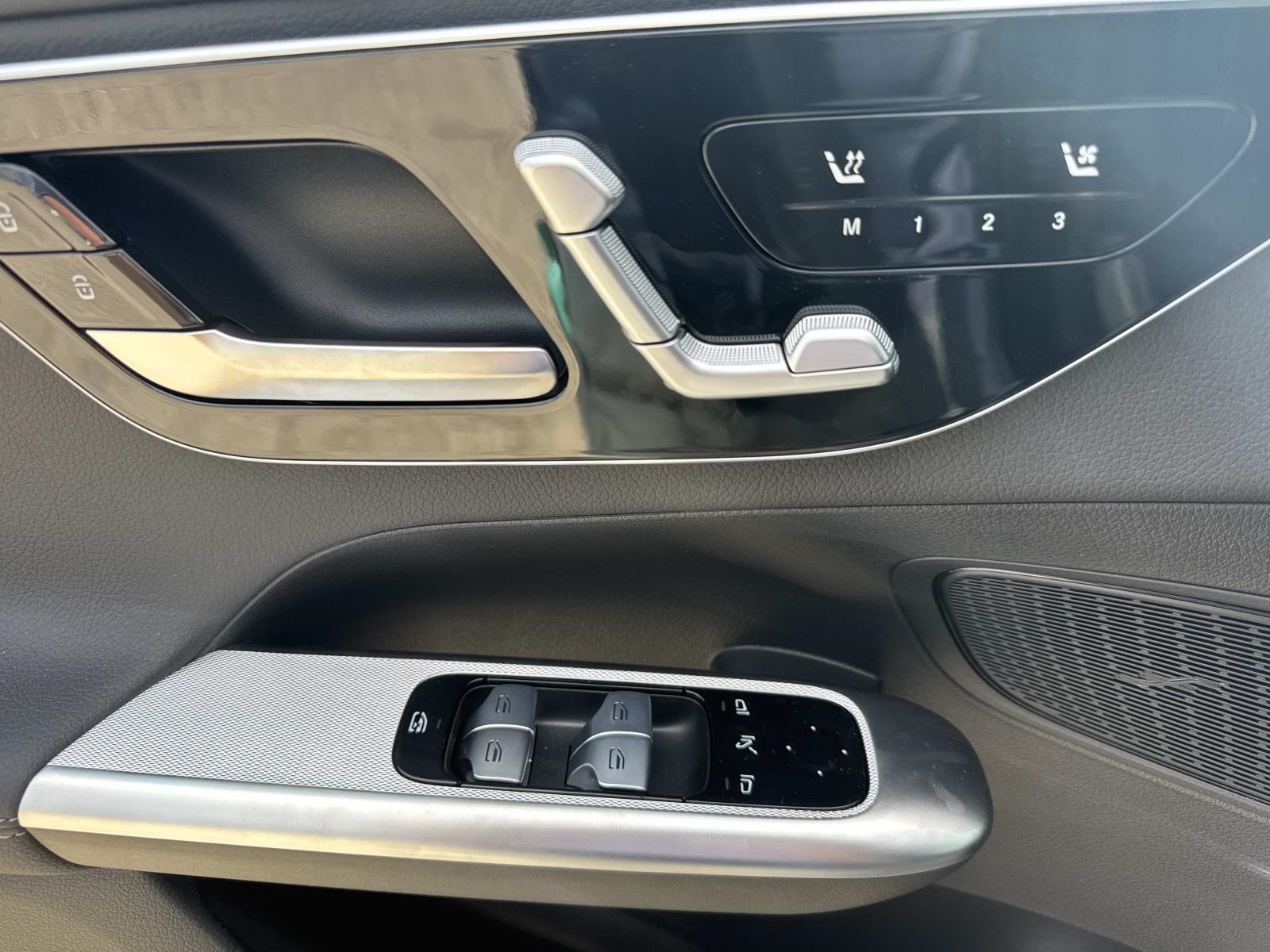 2026 Mercedes Benz GLC 300 photo 10