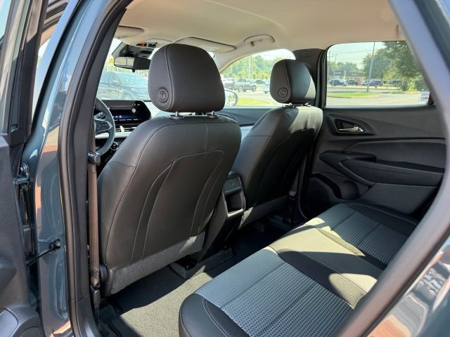 2025 Chevrolet Trax LT photo 11