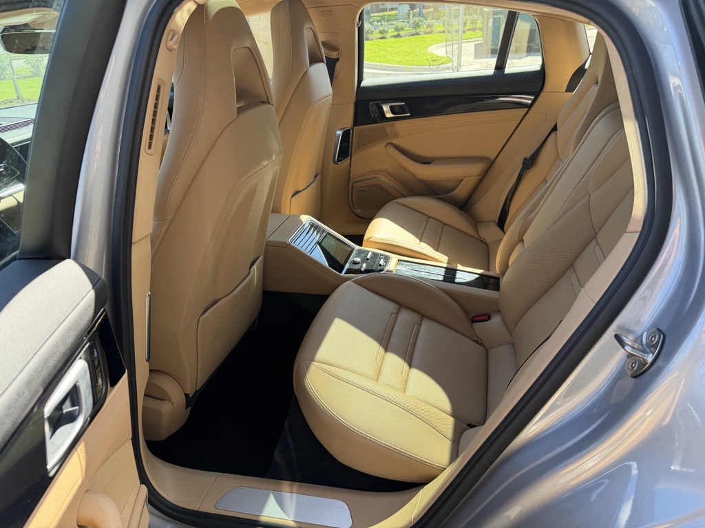 2021 Porsche Panamera 4 photo 9