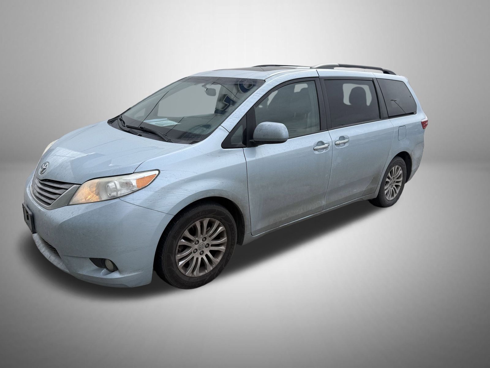 2017 Toyota Sienna XLE's photo